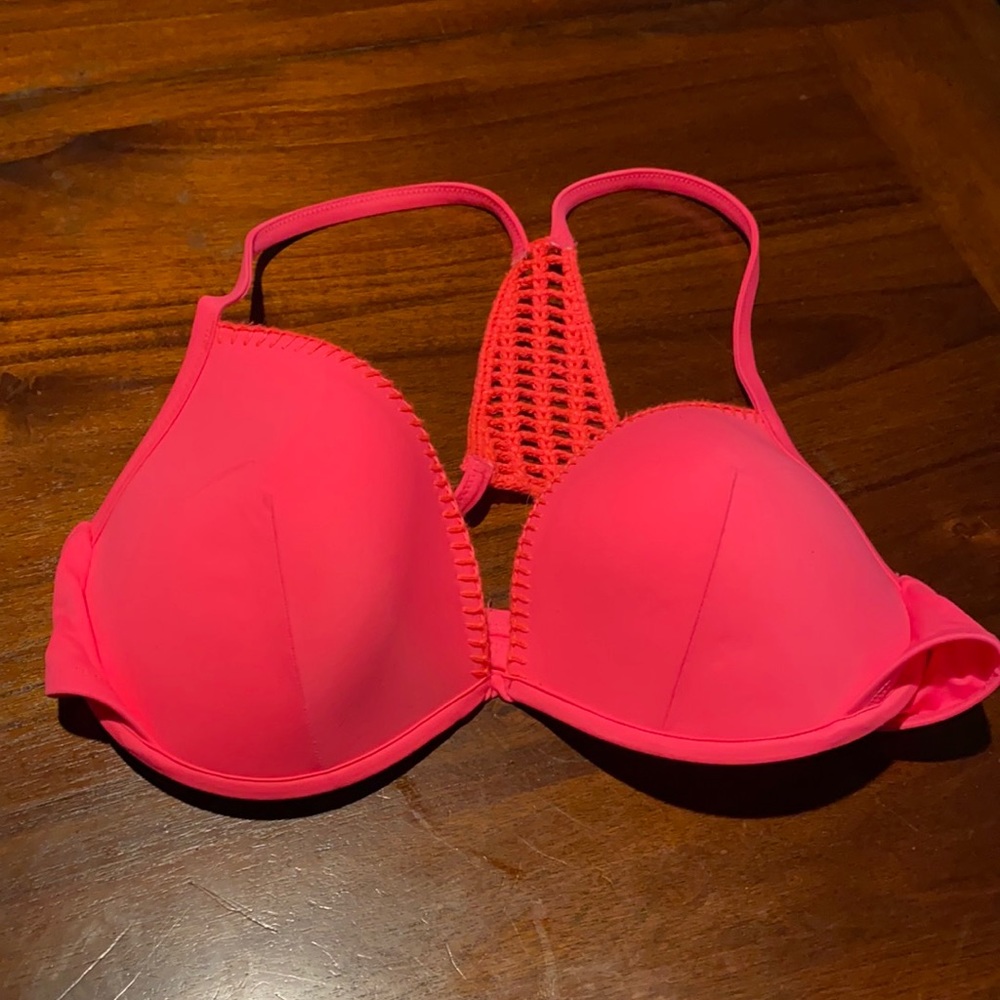 NWOT Victoria’s Secret bikini top